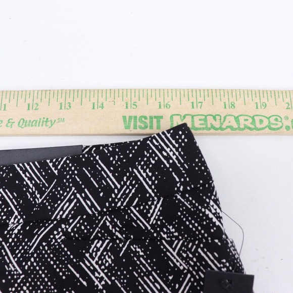 Apt 9 Mid Rise Citi Shorts Woman's Size 12 NWT - Picture 7 of 9